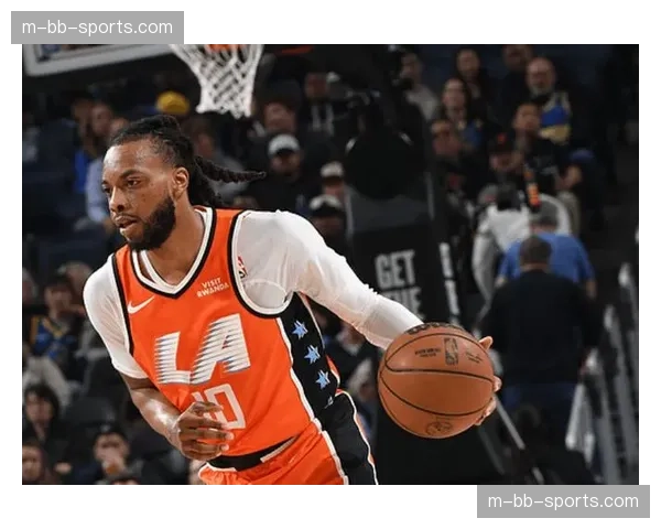 快船次节防守崩盘三个回合 加兰失误被开拓者抓住反击机会